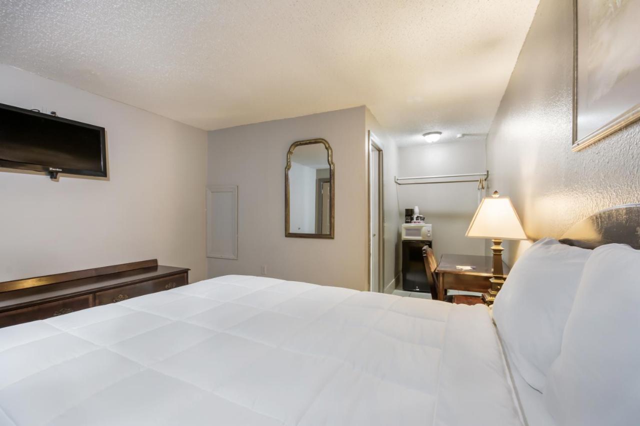 Americas Best Value Inn Woodward At 8Th St Екстер'єр фото