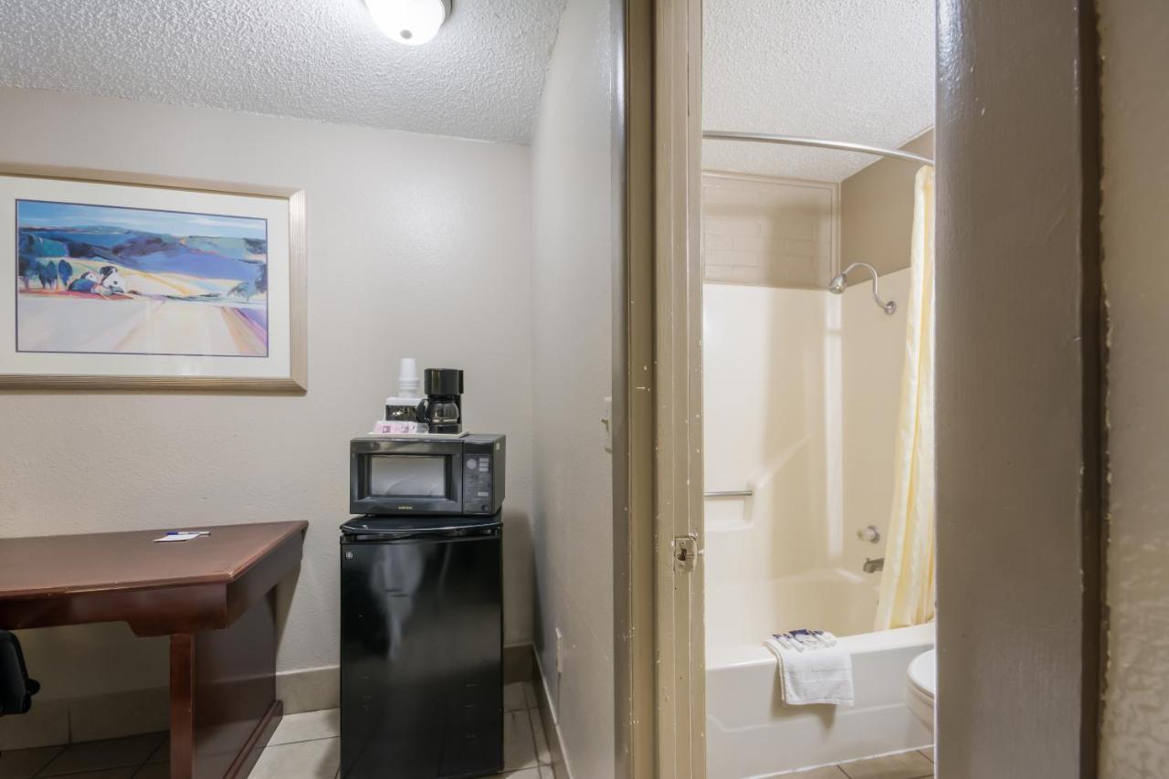 Americas Best Value Inn Woodward At 8Th St Екстер'єр фото