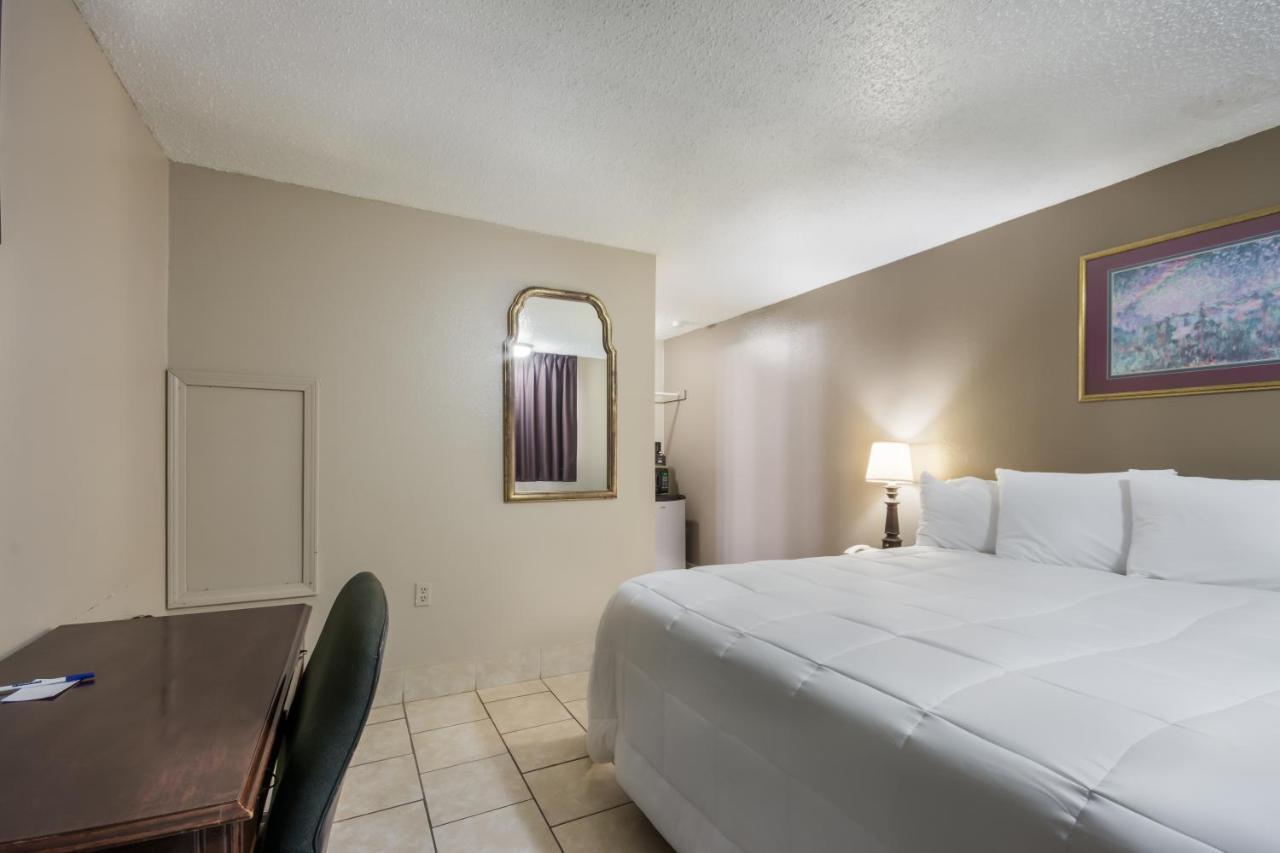 Americas Best Value Inn Woodward At 8Th St Екстер'єр фото