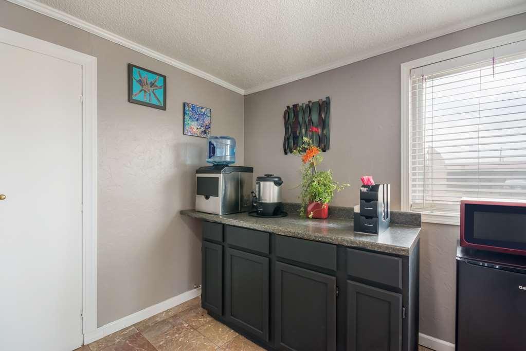 Americas Best Value Inn Woodward At 8Th St Ресторан фото