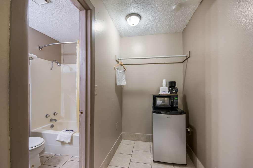Americas Best Value Inn Woodward At 8Th St Номер фото