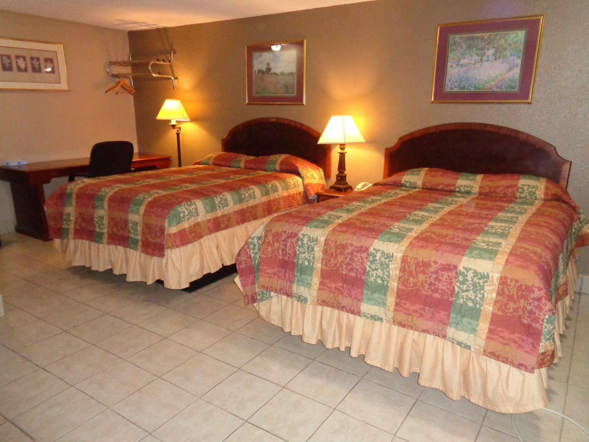 Americas Best Value Inn Woodward At 8Th St Екстер'єр фото